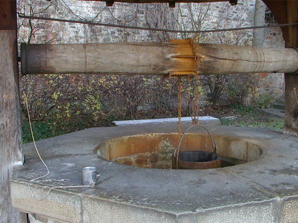 Apă contaminată în fântâni, după inundații