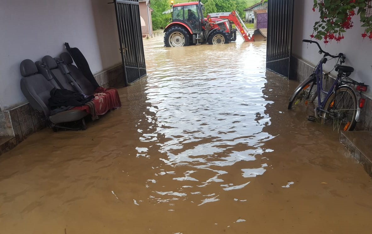 Distrugeri provocate de viituri pe albia Bârzavei. Reparații necesare