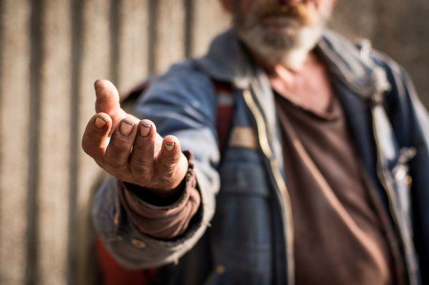 Cerșetorii din Timișoara iau cu asalt marile magazine