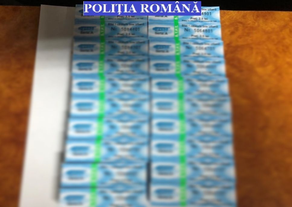 Falsificatori de bilete pentru transportul în comun, prinși în flagrant