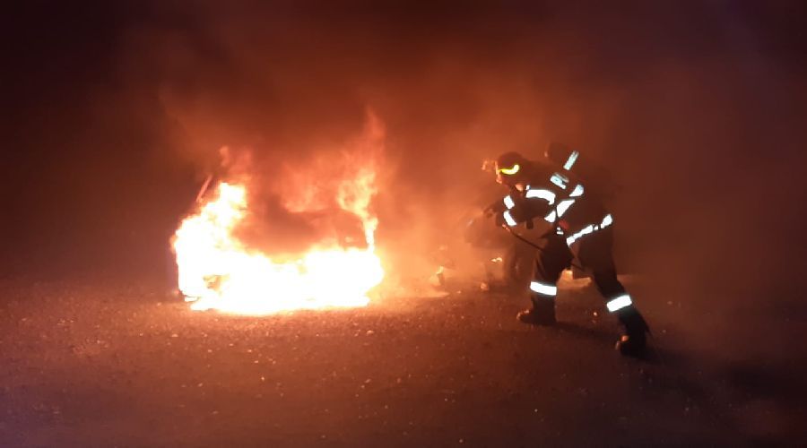 Incendiu violent într-o localitate de lângă Timișoara. Foto si video