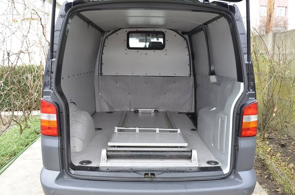 Vameș prins în flagrant, în timp ce lua mită de la un șofer de la pompe funebre