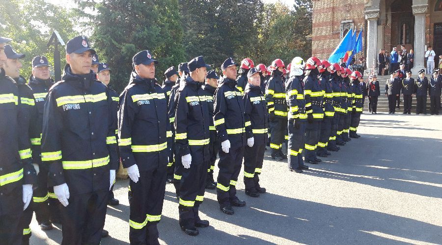 Ziua Pompierilor sărbătorită și la Timișoara. Parada mașinilor de intervenție și elicopterul SMURD i-au încântat pe timișoreni