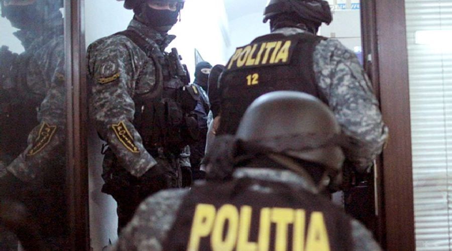 Trei persoane reținute pentru introducerea în țară de droguri de mare risc și trafic de droguri de mare risc, la Timisoara