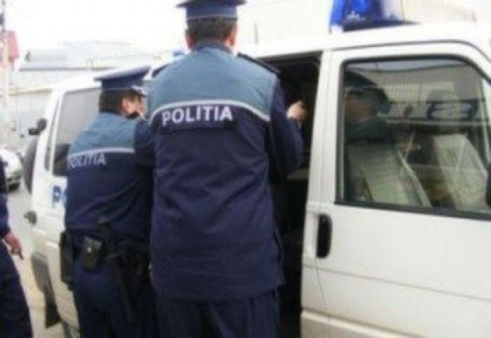 Tinere prinse cu marfă furată, într-un magazin