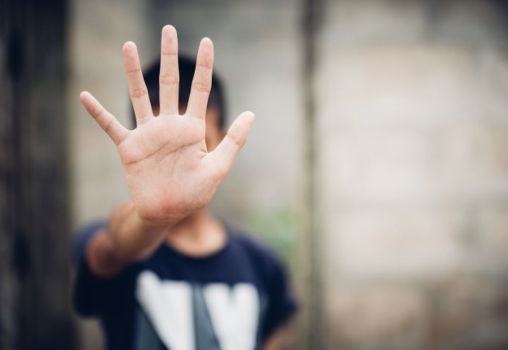 Medic din Timișoara, reținut de polițiști după ce și-a bătut copilul