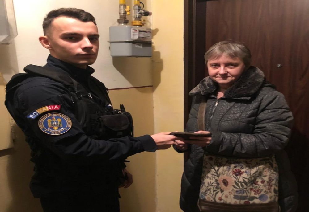 Portofel găsit şi restituit de jandarmi