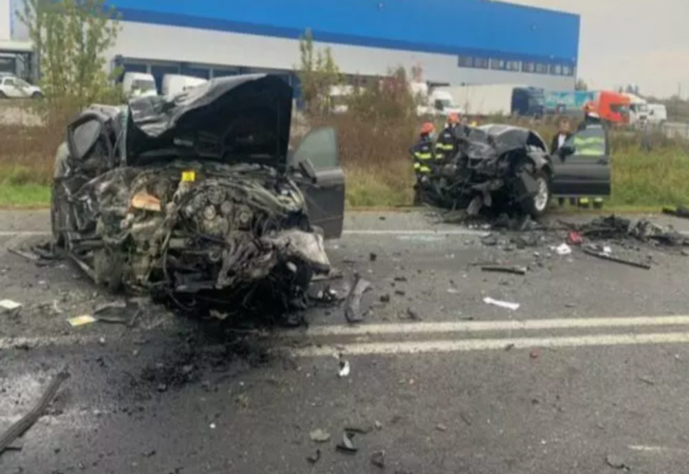 Accident grav, lângă Timișoara: 3 tineri au ajuns la spital, în stare gravă, după un impact frontal