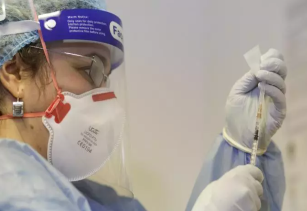 Personalul medical de la Spitalul Județean din Timișoara începe să se vaccineze împotriva COVID-19