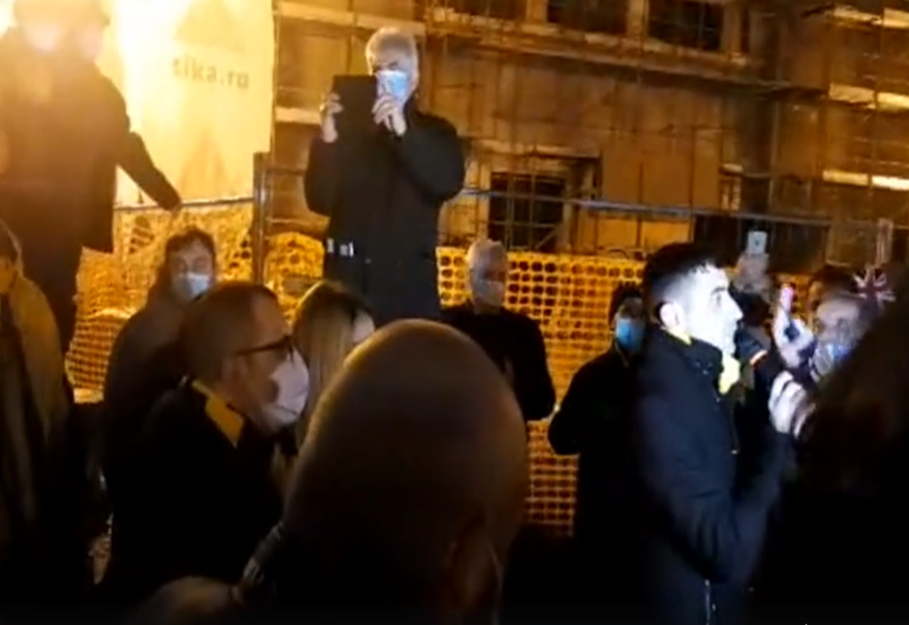 Scandal în centrul Timișoarei, între reprezentanții AUR și cei care ii contestă