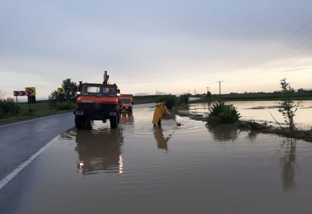 Avertizare de inundații pe mai multe râuri din vestul țării