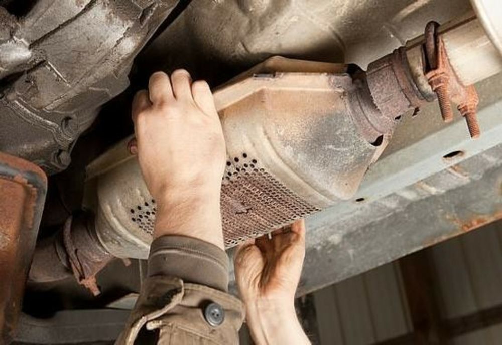 Prinși în flagrant la furat de catalizatoare