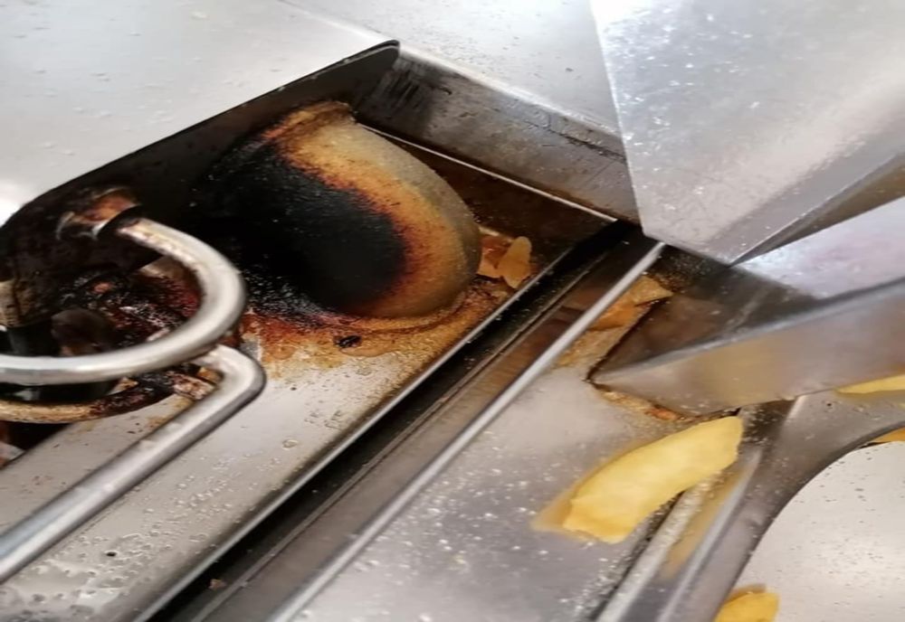 Amendă de 60.000 de lei și toneta cu mâncare de la intrarea unui supermarket din Timișoara închisă