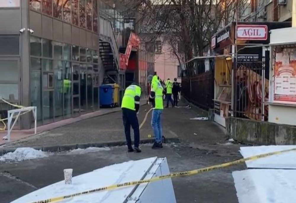 Un elev din Timișoara a fost înjunghiat în piept de o fată. Totul s-a întâmplat într-o piață din centrul orașului