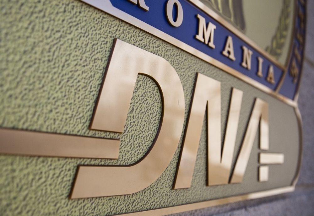 CARACATIȚA din ROMPREST - Grup infracțional organizat. Directorii, cercetați de DNA - Principalele acuzații