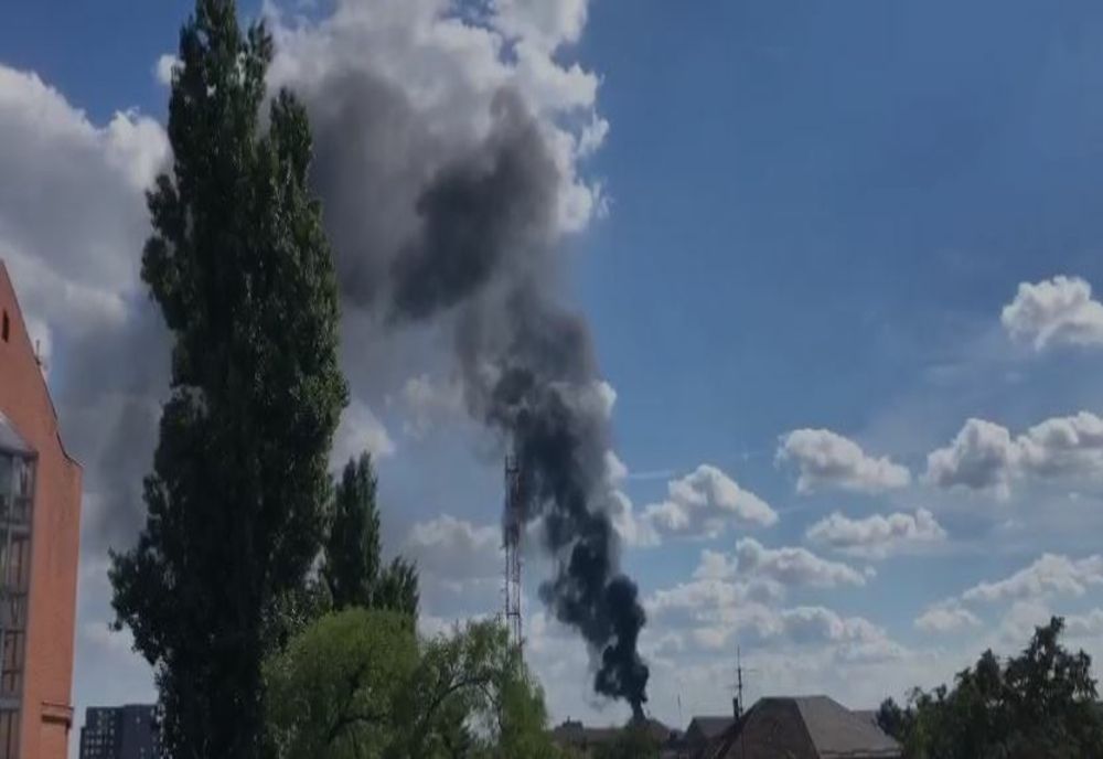 Incendiu puternic  la acoperișul unui bloc din zona Aleea Ripensia