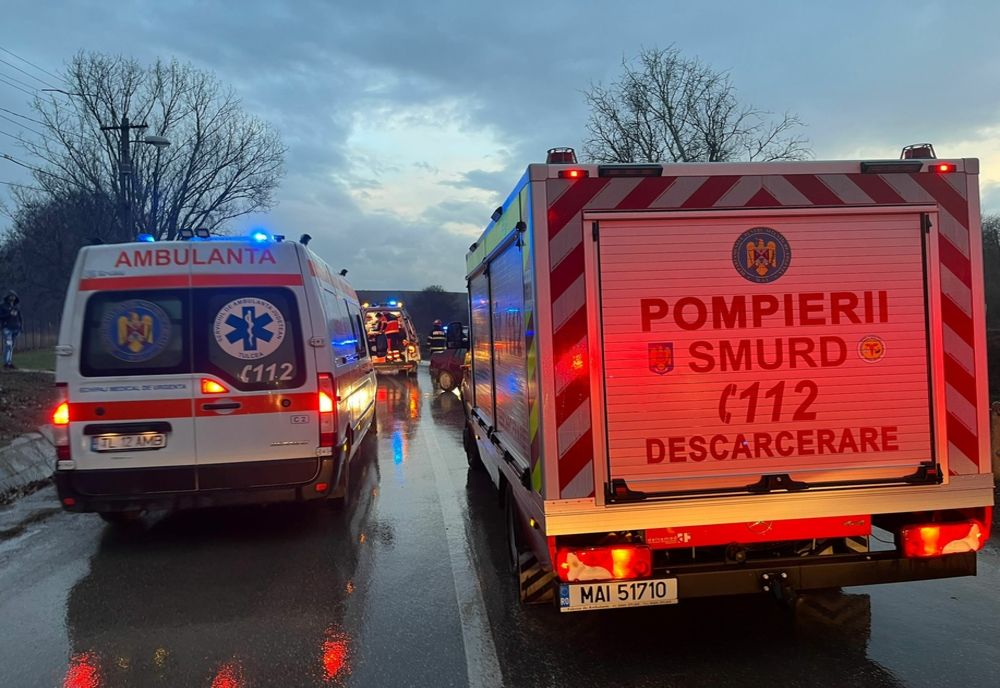 100 de oameni evacuați dintr-o hală care s-a umplut de fum