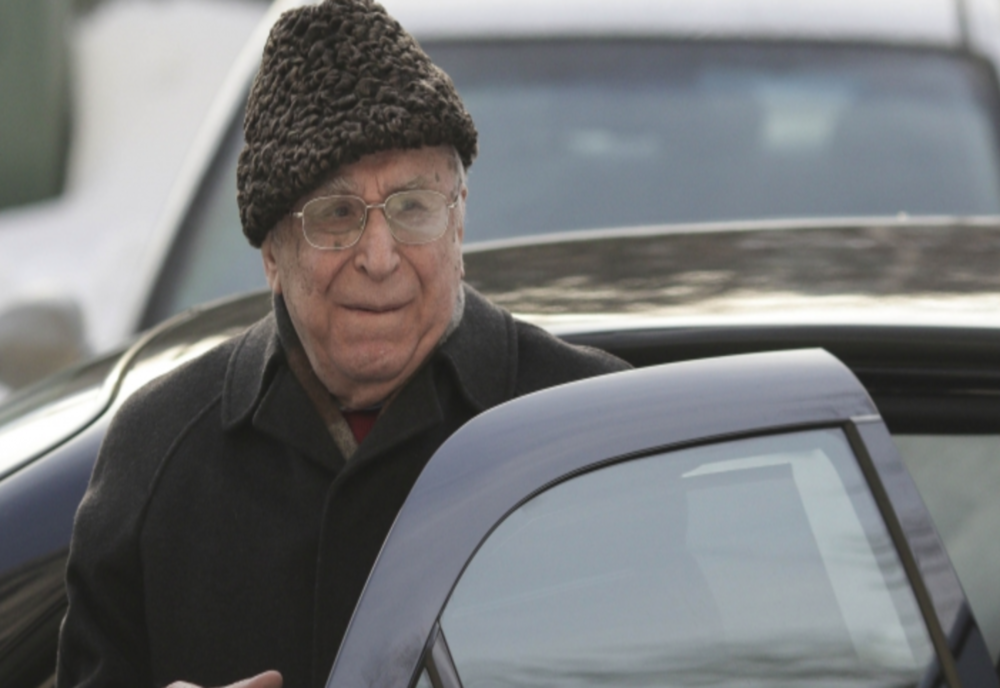 Starea de sănătate a lui Ion Iliescu, tot mai precară. Fostul președinte nu s-ar mai putea deplasa fără ajutor