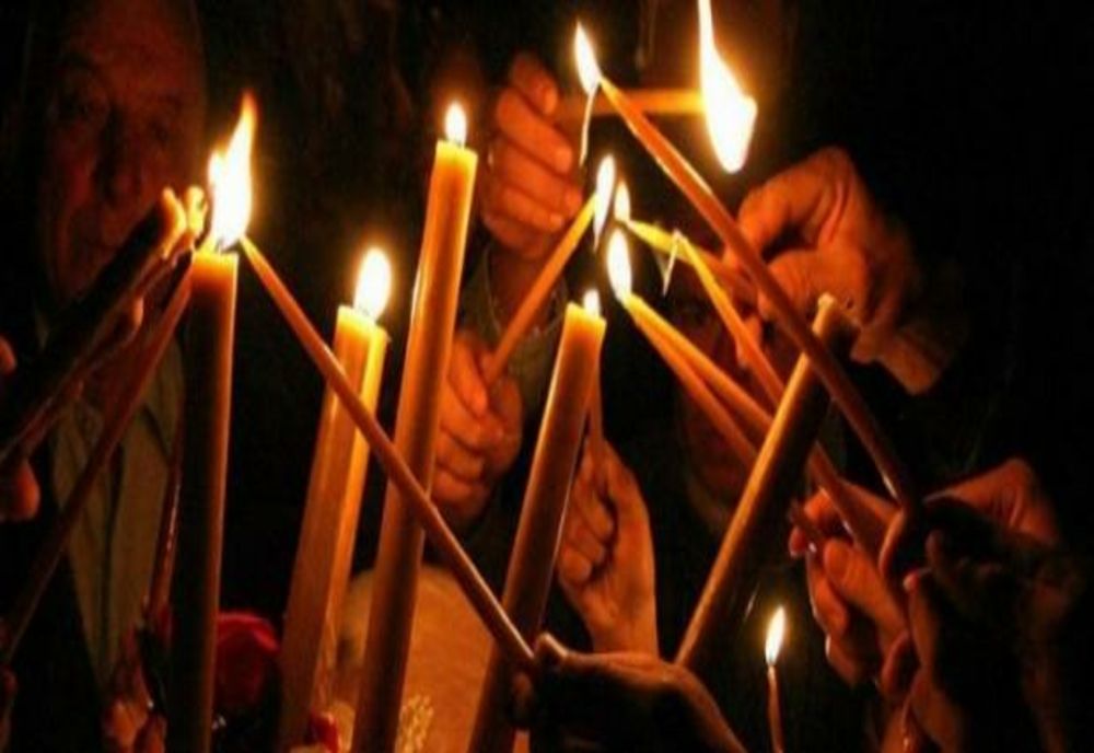 POMPIERII LE CER CREDINCIOȘILOR SĂ FIE ATENȚI LA LUMÂNĂRI ÎN NOAPTEA DE ÎNVIERE