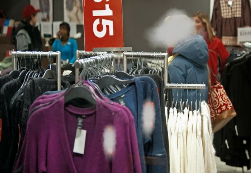 Femeie prinsă la furat, la mall. Abia ce scăpase din închisoare