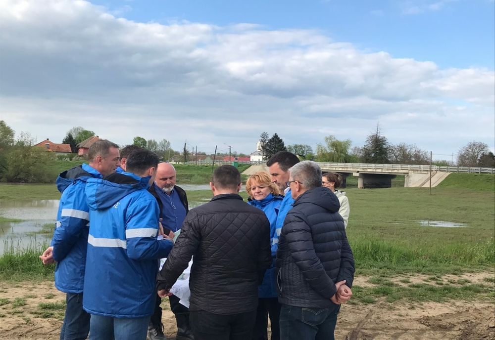 Lucrări urgentate pe tronsoanele critice ale râului Bârzava