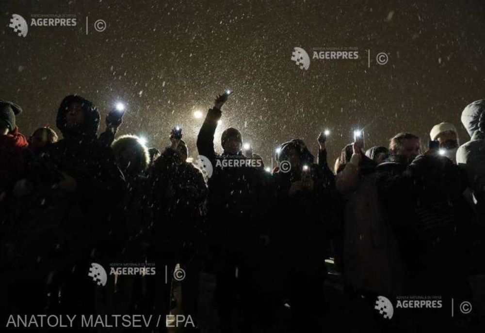 Peste 100 de ruşi reţinuţi după acţiuni de comemorare a principalului oponent al Kremlinului, Aleksei Navalnîi