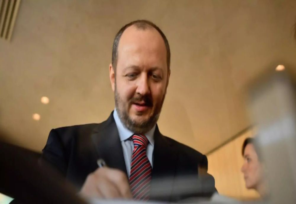 PAPAHAGI ÎI CONSIDERĂ POLITICIENI EXPIRAȚI PE BĂSESCU, ANTONESCU, GEOANĂ ȘI HREBENCIUC. CIUCĂ E CE TREBUIE ACUM