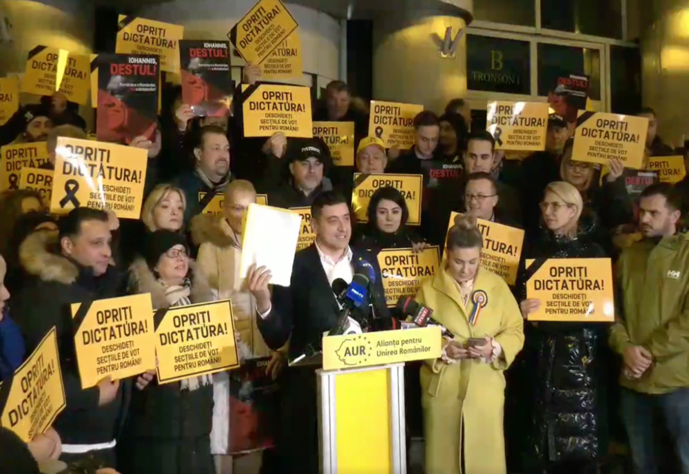 GEORGE SIMION, CONFERINȚĂ DIN FAȚA ICCJ: ”LUPTĂM PENTRU A REDA ROMÂNILOR ÎNCREDEREA ÎN DEMOCRAȚIE”. CE ACUZĂ LIDERUL AUR