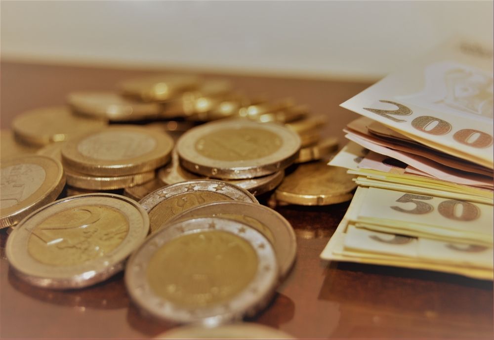 CONTINUĂ DEPRECIEREA LEULUI. PREŢUL UNUI GRAM DE AUR A ÎNREGISTRAT UN NOU MAXIM ISTORIC