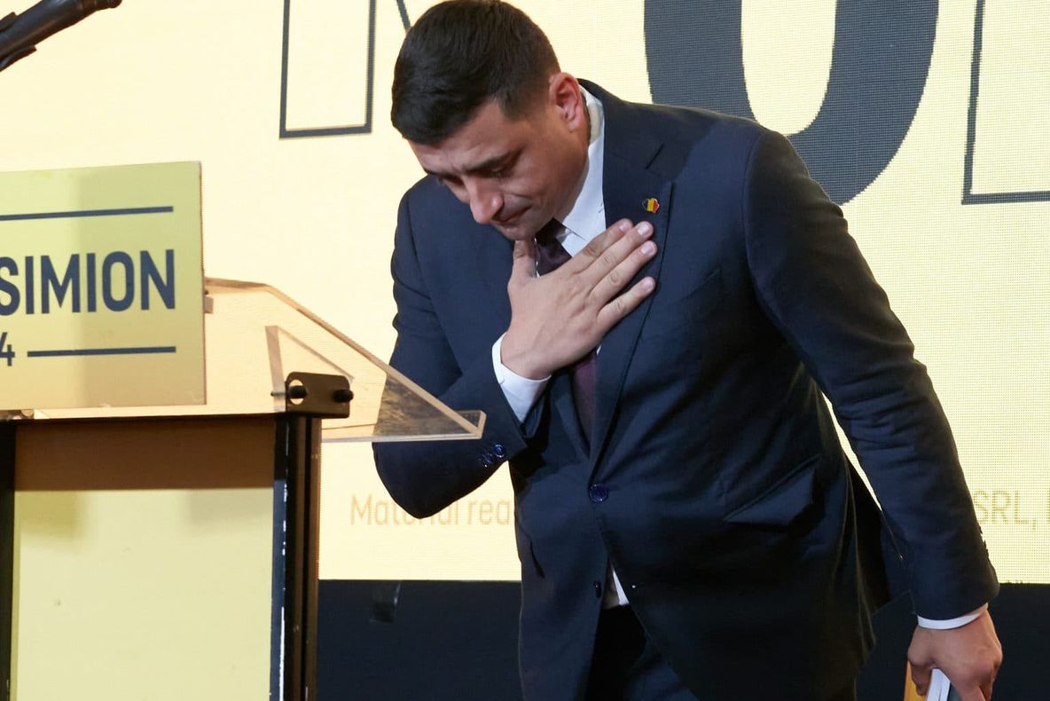 GEORGE SIMION, CĂTRE DIASPORA: " ROMÂNIA DIN SUFLETUL VOSTRU NE-A UNIT DIN NOU - VOI SUNTEȚI POPORUL ROMÂN"