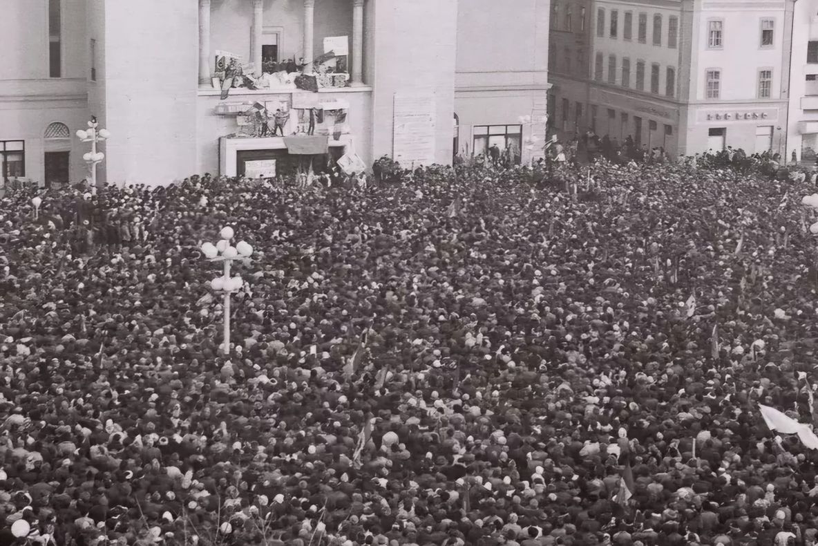 MIHAI-BOGDAN NEGOESCU, TIMIȘOARA: DE LA STRIGĂTUL LIBERTĂȚII LA STRIGĂTUL BANANELOR? BĂNĂȚENII, CHEMAȚI LA DEMNITATE PE 18 MAI