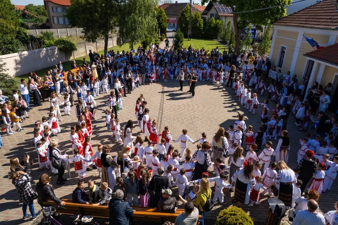 TREI ZILE DE SĂRBĂTOARE ȘI INVESTIȚII ÎN COMUNA ȘAG! DE LA EVENIMENTE CULTURALE LA INFRASTRUCTURĂ SPORTIVĂ MODERNĂ