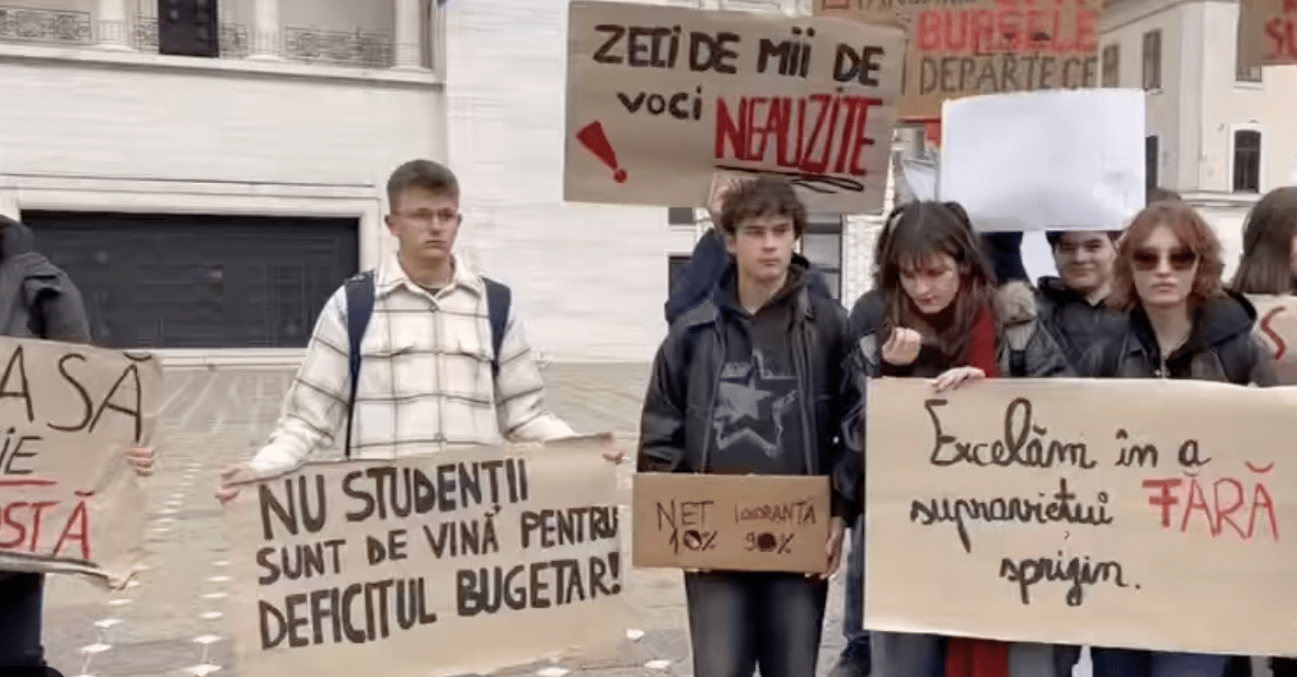 STUDENȚII AU PROTESTAT LA TIMIȘOARA, ÎMPOTRIVA MĂSURILOR DE AUSTERITATE