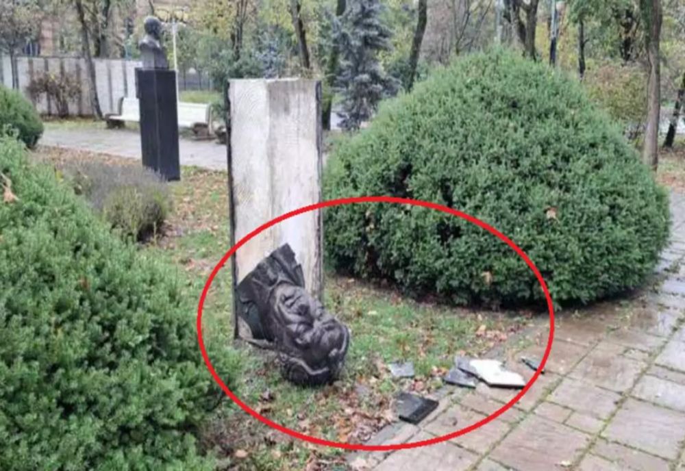 Mai multe statui ale personalităților din Banat, vandalizate în Parcul Central