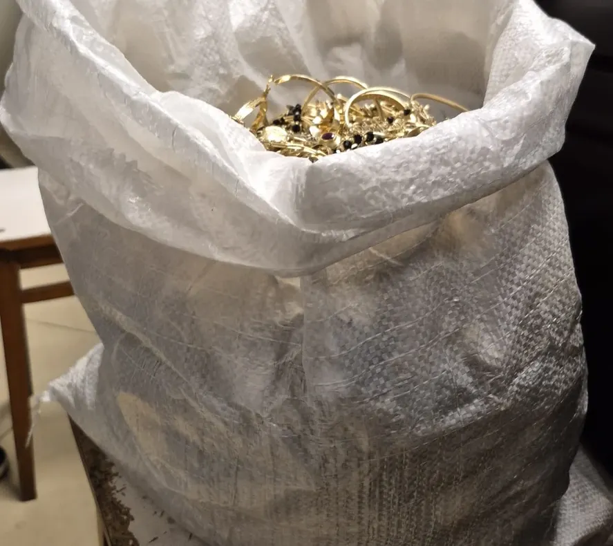 ANAF a confiscat aproape 18 kilograme de aur de la o casă de amanet din Timișoara