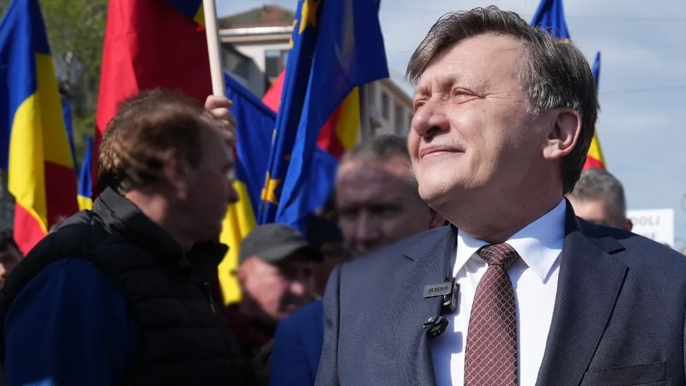 Crin Antonescu vede o singură variantă pentru ieșirea din criza politică. Numele pe care îl consideră potrivit ca șeful viitorului guvern