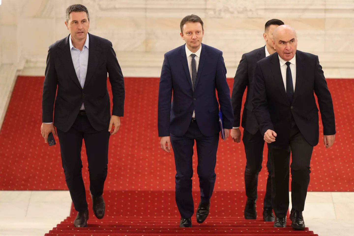Cum poate trece Guvernul Mureșan fără voturile PSD. Varianta luată în calcul de PNL
