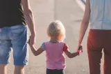 Traiul decent în România costă 11.668 de lei pe lună pentru o familie cu doi copii