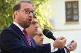 O organizație de revoluționari din Timișoara îl acuză pe Dominic Fritz că s-a folosit de mesaje ale Revoluției din decembrie 1989