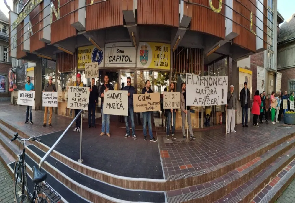 Lucrări de reabilitare la Filarmonică, angajații protestează