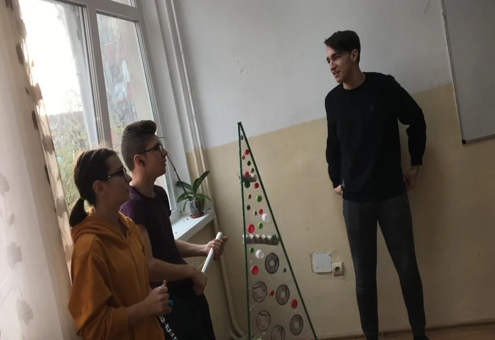 Plimbare printr-o nouă pădure de brazi, care răsare în inima Timișoarei