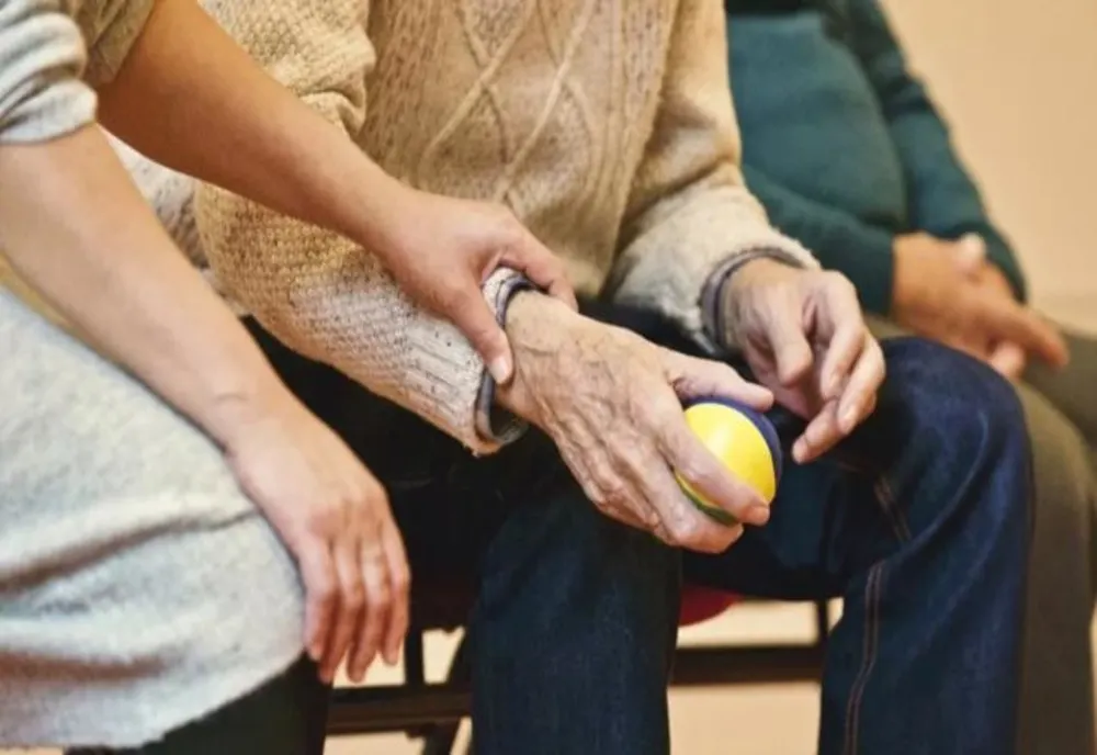 Personal al azilelor de bătrâni, depistat pozitiv pentru coronavirus, în Timiș