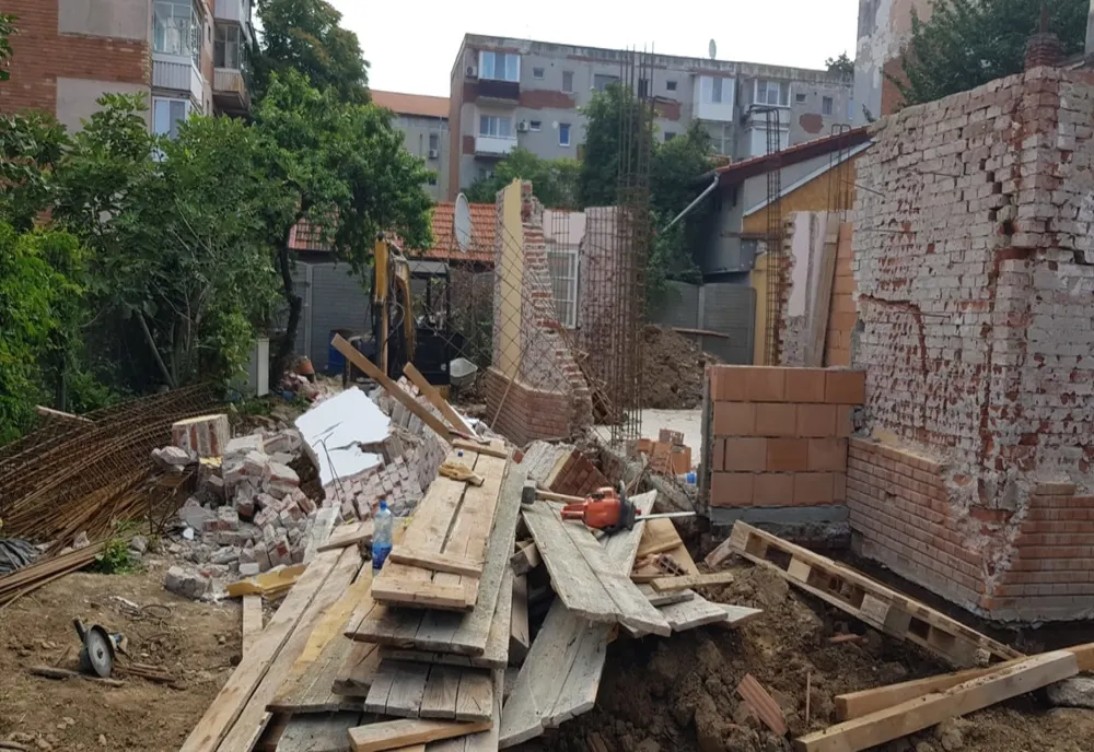 Zid prăbușit peste un tânăr de 22 de ani, în Timișoara