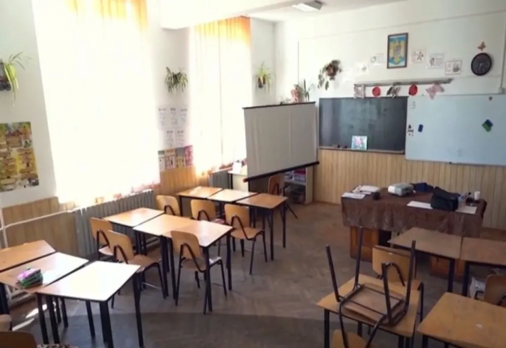 Schimbări de scenarii în școlile din Timiș
