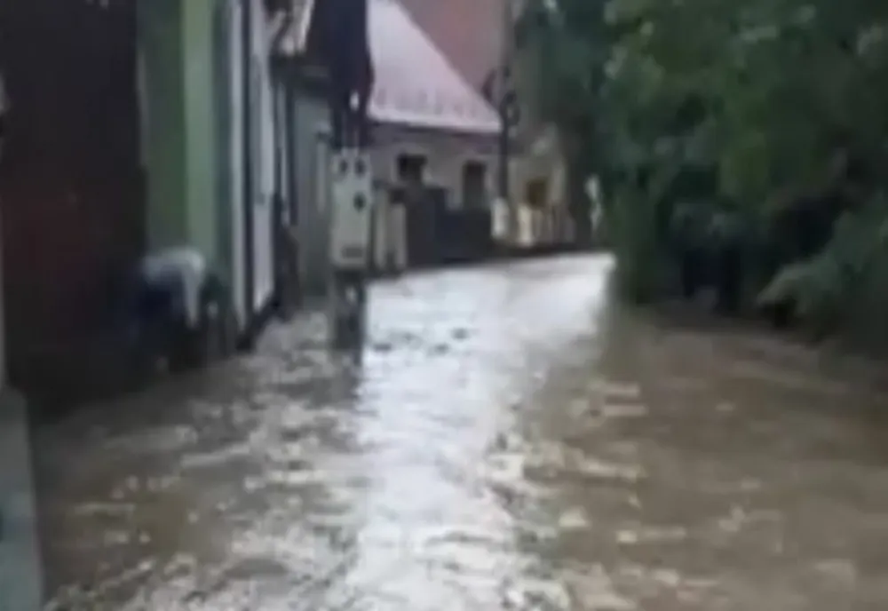 Cod galben de inundații pe mai multe râuri din vestul țării