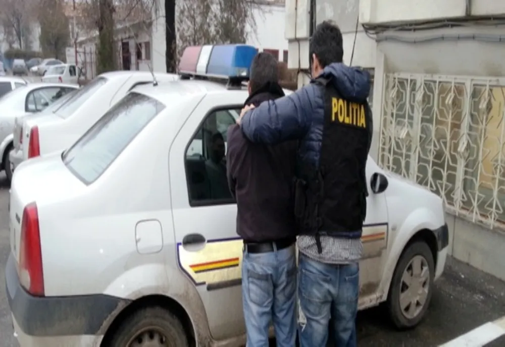 A încercat să jefuiască o femeie și a vrut să o sufoce cu o pernă