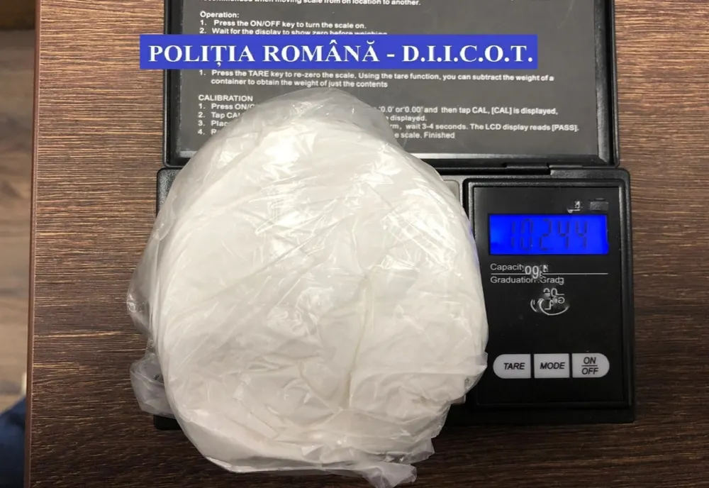 Prins în flagrant în timp ce încerca să vândă droguri de mare risc. Ce au descoperit polițiștii la percheziție