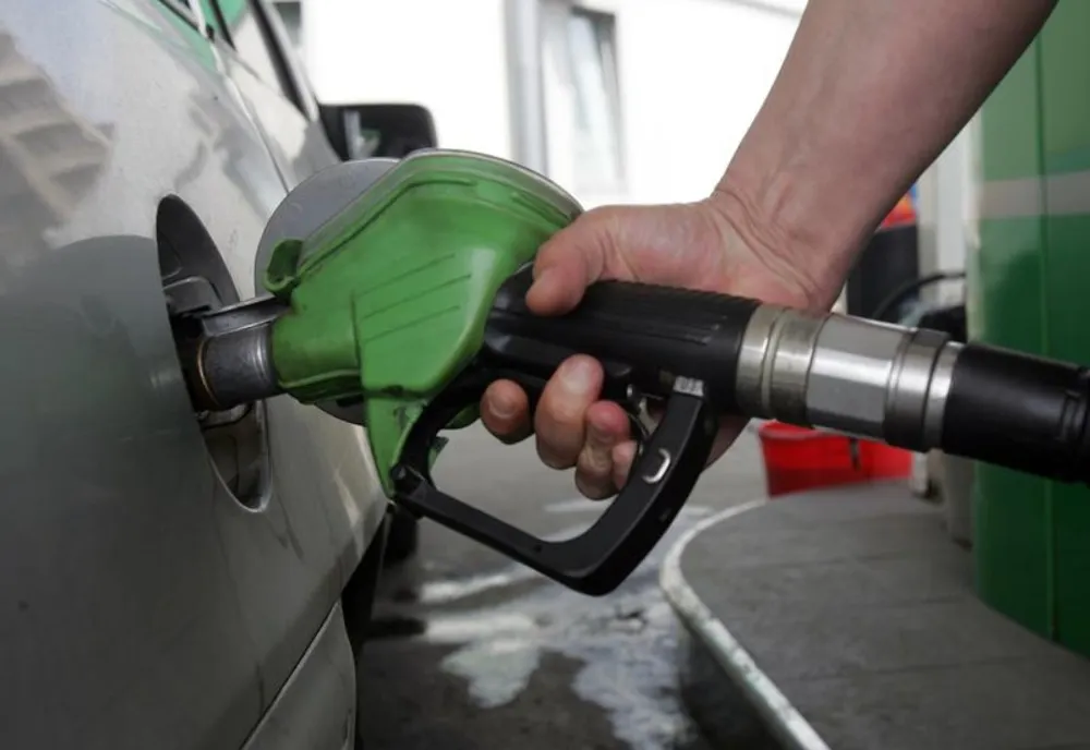 Acciza la carburanți, redusă cu 50% pe 3 luni. Adrian Câciu vine cu explicații