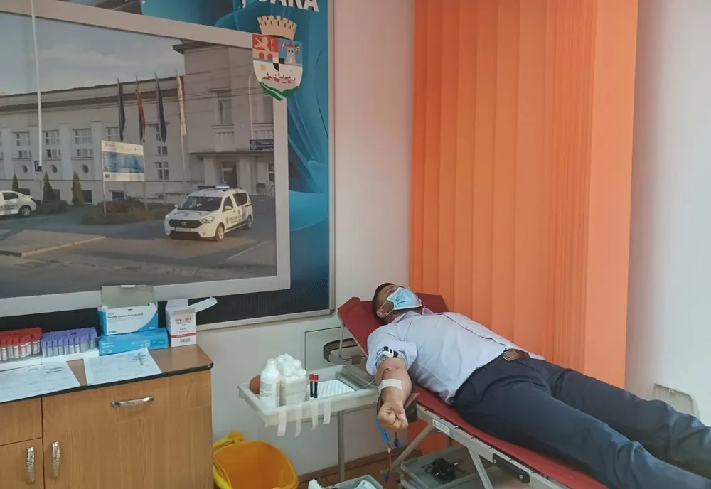 Fiecare picătură de sânge poate salva o viață! Polițiștii locali din Timișoara au donat sânge