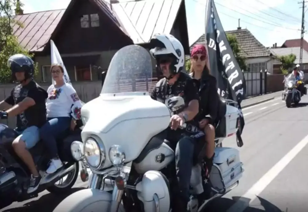 Paradă inedită în Covasna. Zeci de motocicliști au defilat pe străzi - VIDEO